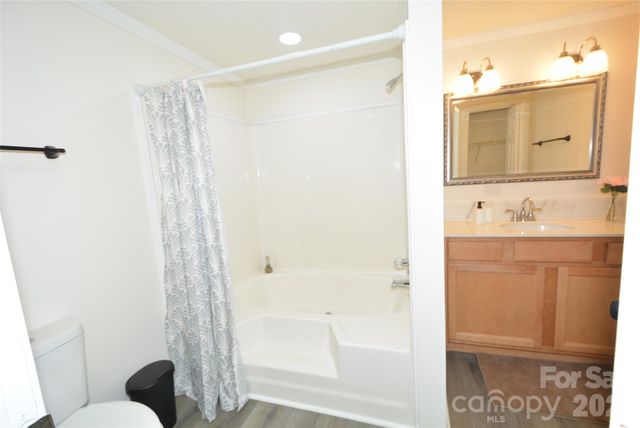 5008 Forestmont Drive, Matthews, NC 28105