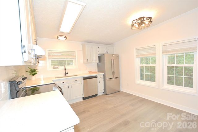 5008 Forestmont Drive, Matthews, NC 28105