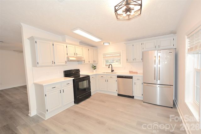 5008 Forestmont Drive, Matthews, NC 28105