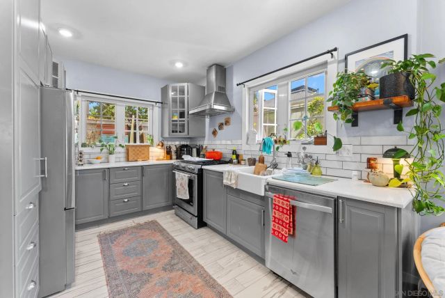 125 -127 W Brookes, San Diego, CA 92103