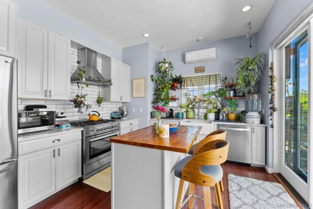 125 -127 W Brookes, San Diego, CA 92103