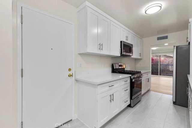 7505 Hampton Avenue 4, West Hollywood, CA 90046