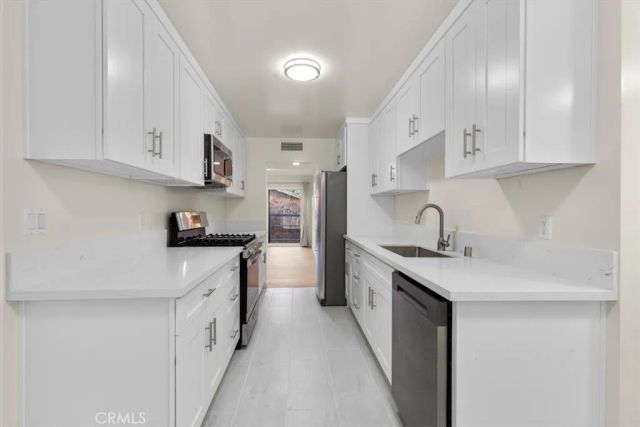 7505 Hampton Avenue 4, West Hollywood, CA 90046