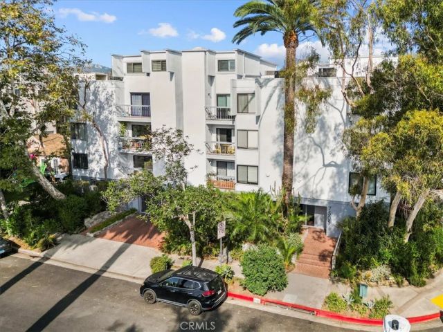 7505 Hampton Avenue 4, West Hollywood, CA 90046