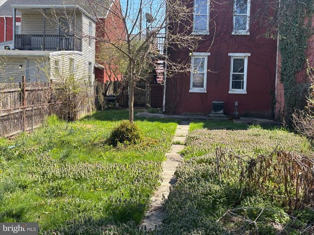 521 W PHILADELPHIA ST, York, PA 17401