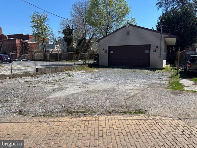 521 W PHILADELPHIA ST, York, PA 17401