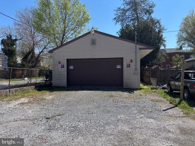 521 W PHILADELPHIA ST, York, PA 17401