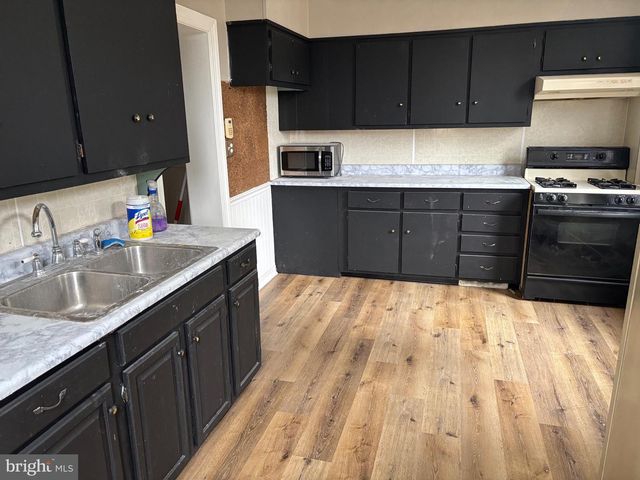 521 W PHILADELPHIA ST, York, PA 17401