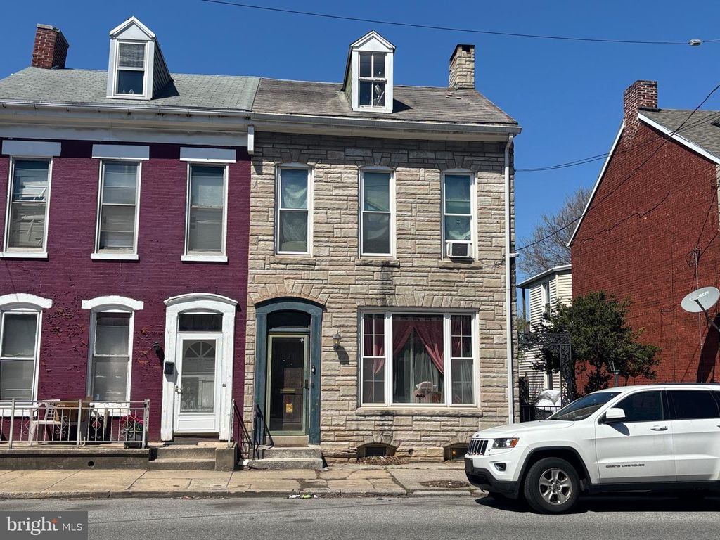 521 W PHILADELPHIA ST, York, PA 17401