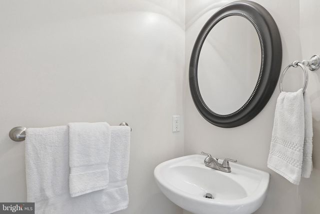 24 CLEMENS LN, Blackwood, NJ 08012