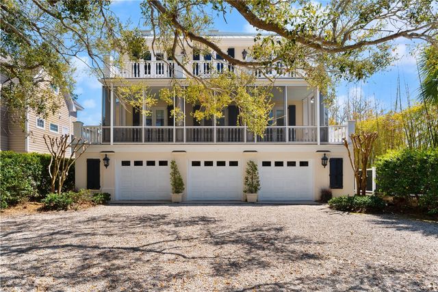 2307 Pelican Street, St Simons Island, GA 31522