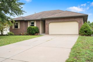 5333 South Honeysuckle Lane, Battlefield, MO 65619