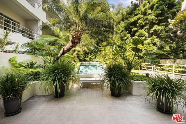 1131 Alta Loma Road 323, West Hollywood, CA 90069