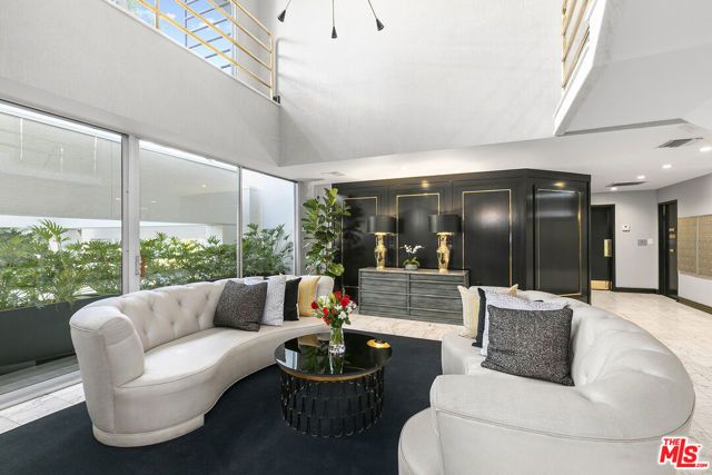1131 Alta Loma Road 323, West Hollywood, CA 90069