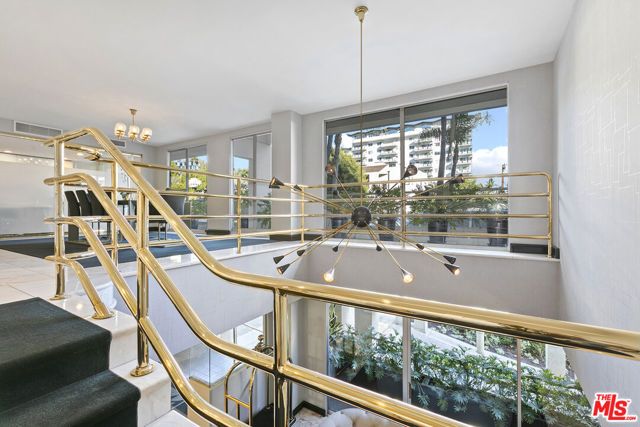 1131 Alta Loma Road 323, West Hollywood, CA 90069
