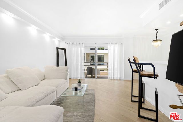 1131 Alta Loma Road 323, West Hollywood, CA 90069