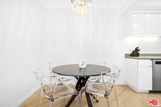 1131 Alta Loma Road 323, West Hollywood, CA 90069
