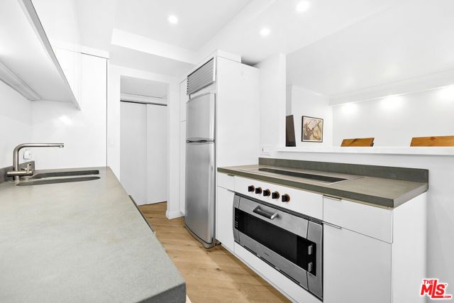 1131 Alta Loma Road 323, West Hollywood, CA 90069