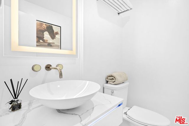 1131 Alta Loma Road 323, West Hollywood, CA 90069