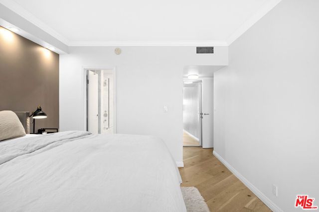 1131 Alta Loma Road 323, West Hollywood, CA 90069