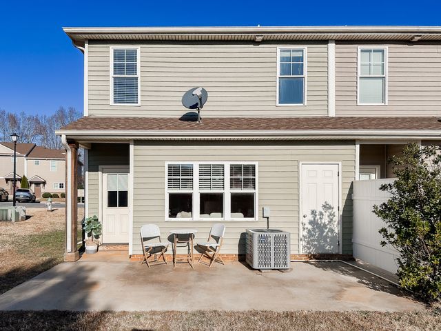 1201 Commonwealth CIR, Forest, VA 24551