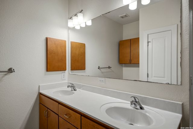 7342 Oak Manor Dr Apt 3105, San Antonio, TX 78229