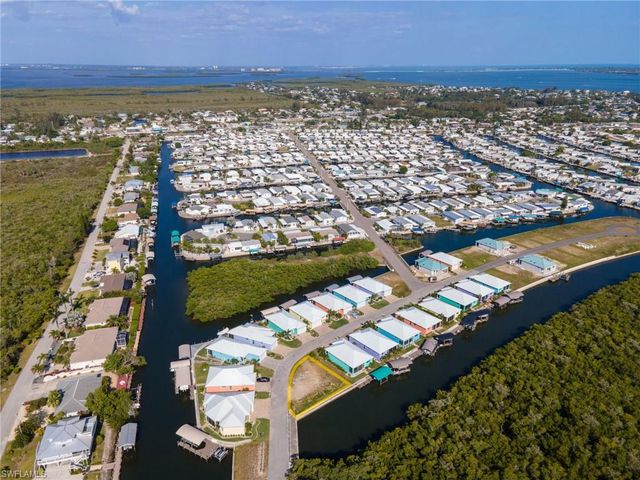 3155 Trawler LN, St. James City, FL 33956