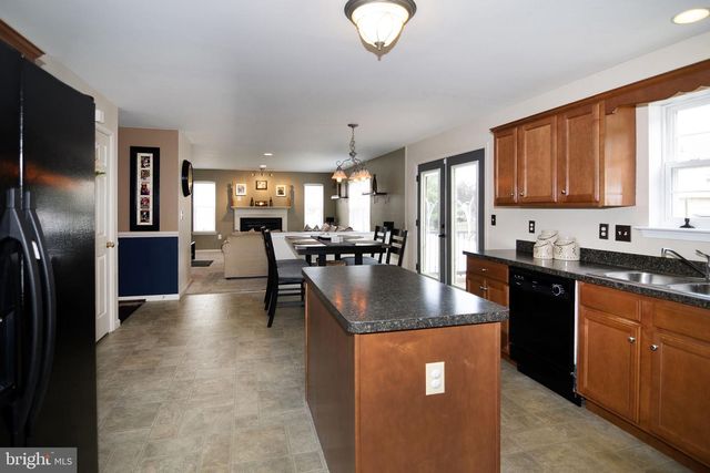 6 PEACEFUL COURT, Sicklerville, NJ 08081