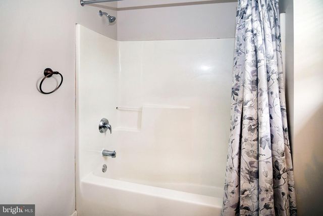 6 PEACEFUL COURT, Sicklerville, NJ 08081