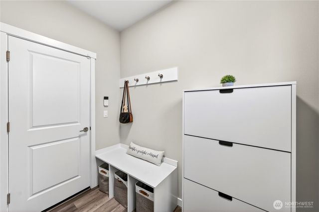 2210 SW Putnam Drive, Oak Harbor, WA 98277