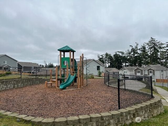 2210 SW Putnam Drive, Oak Harbor, WA 98277