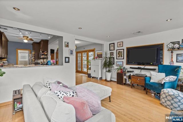 274 Warren Street, Lyndhurst, NJ 07071