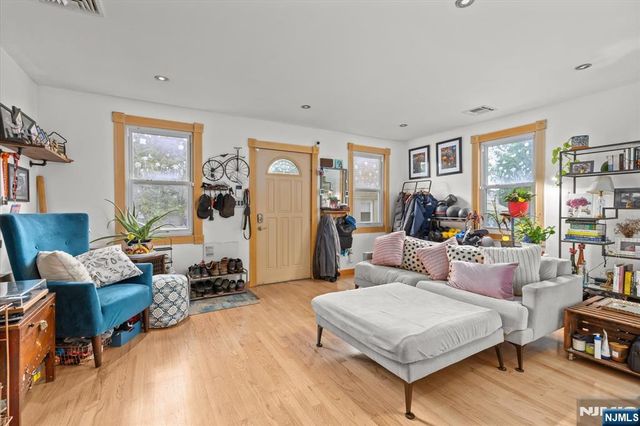 274 Warren Street, Lyndhurst, NJ 07071