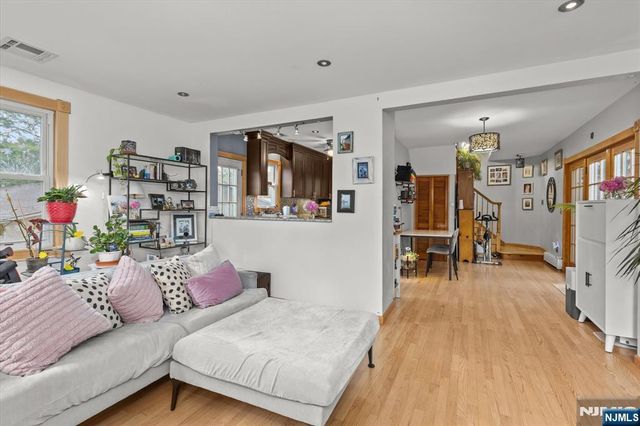 274 Warren Street, Lyndhurst, NJ 07071