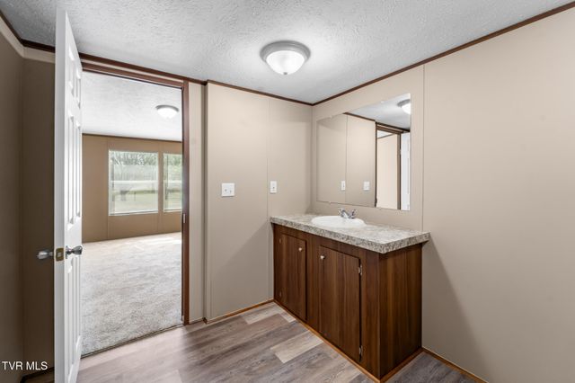 22002 Neal Rd, Abingdon, VA 24211