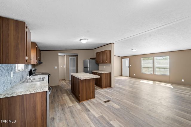 22002 Neal Rd, Abingdon, VA 24211