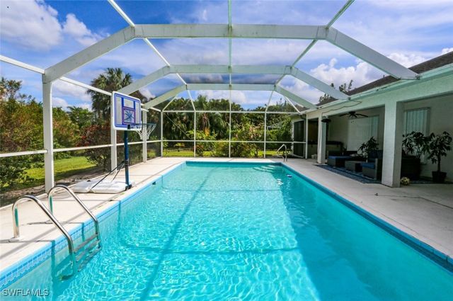 7775 Scarlet CT, Naples, FL 34104