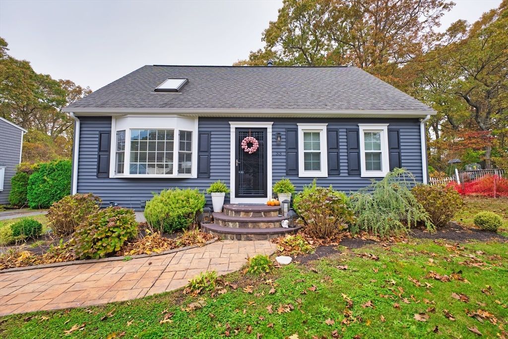 33 Rosewood Ter, Dartmouth, MA 02747