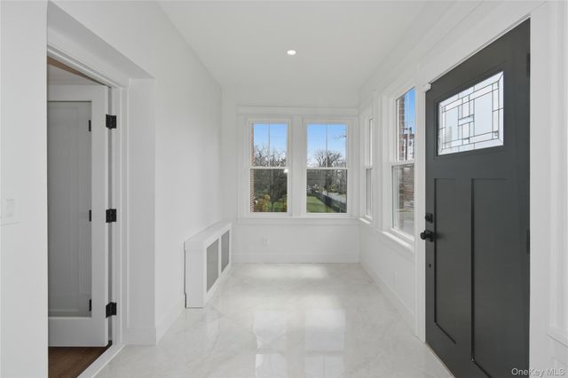 55 Stuyvesant Plaza, Mount Vernon, NY 10552