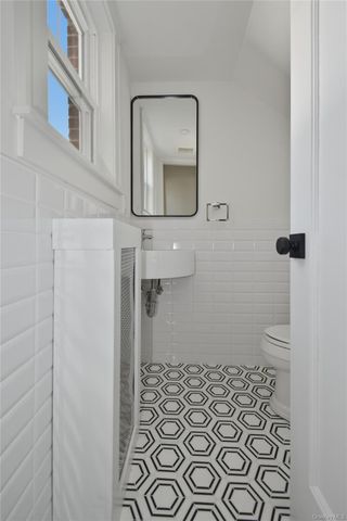 55 Stuyvesant Plaza, Mount Vernon, NY 10552