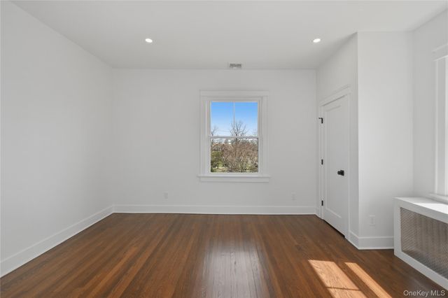 55 Stuyvesant Plaza, Mount Vernon, NY 10552