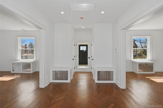 55 Stuyvesant Plaza, Mount Vernon, NY 10552