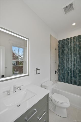 55 Stuyvesant Plaza, Mount Vernon, NY 10552