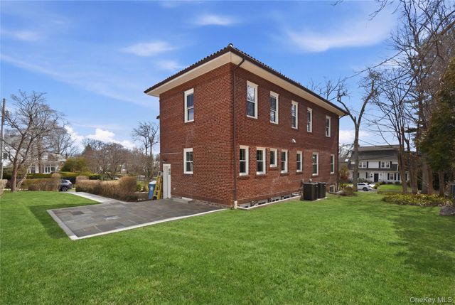 55 Stuyvesant Plaza, Mount Vernon, NY 10552