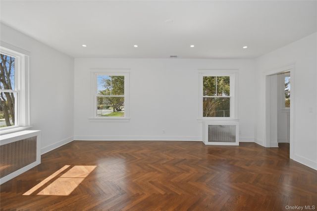 55 Stuyvesant Plaza, Mount Vernon, NY 10552