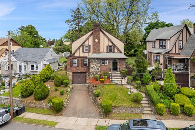 55 Durst Place, Yonkers, NY 10704