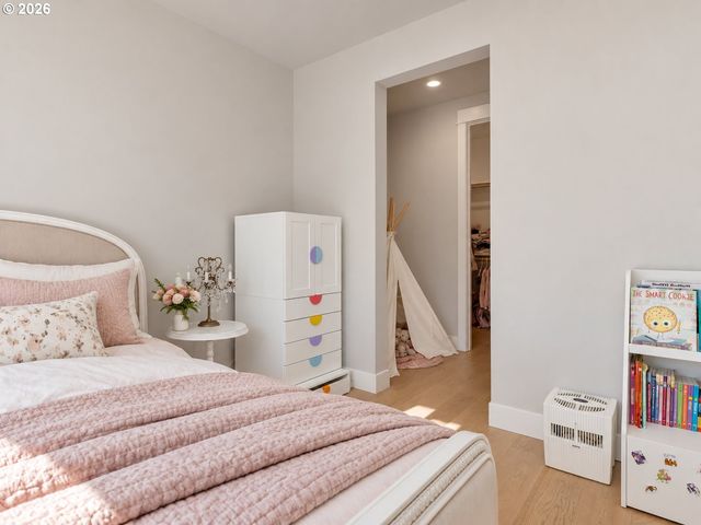 16059 Nw GOODERHAM St, Portland, OR 97229