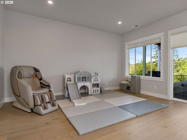 16059 Nw GOODERHAM St, Portland, OR 97229