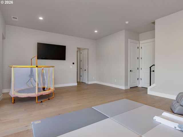 16059 Nw GOODERHAM St, Portland, OR 97229