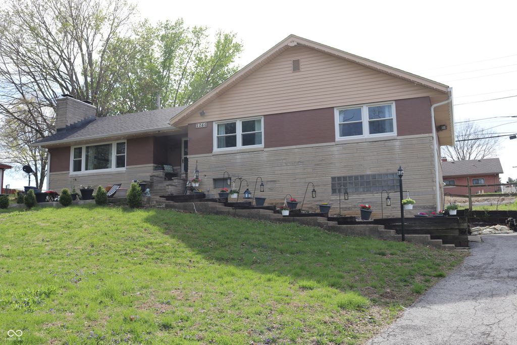 1266 N Morgantown Road, Greenwood, IN 46142